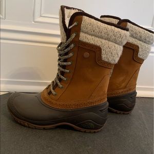 The North Face Mid Calf Snow Boots Size 6.5